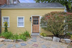 The Bookstore · 2 Private Parking Spots · 2 King Beds · Downtown· Hotel, Rockport