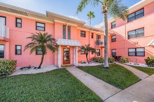 3 min Walk to Beach! Studio Condo, Hidden Jewel! Partial view of the beach!, St Pete Beach