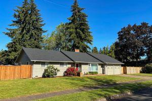 Newly remodeled cozy home with large yard. Close to U of O, Autzen, and Oakway. Apartments, Eugene