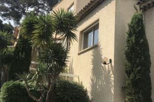 Villa Entre Pinède et Calanques de, 6 Chambres, 12 Couchages, Piscine, Marseille
