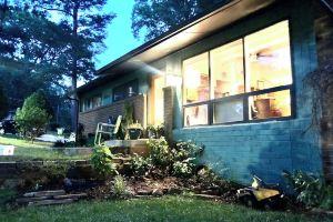Charming 3-bedroom Mid Century Modern bungalow in wonderful with AC, Atlanta