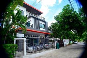 4 Bedroom House at Skytrain, Bang Na