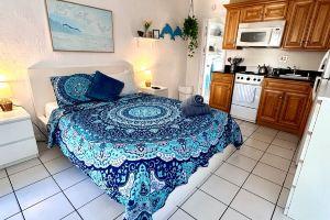 Southwinds Inn by the Gold Nests, Hollywood