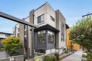 Prime Location Near Center and Attractions - Charming Townhome Apartments, Seattle