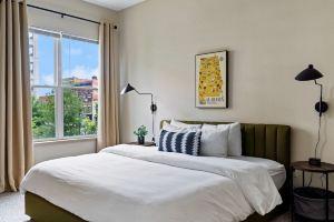 Cozy Getaway with Stylish Comfort - Charming Urban Retreat Hotel, Montgomery