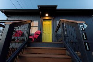Modern & Private-Outdoor Theatre, A/C, King Bed Hotel, Williams
