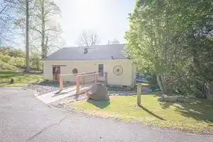 Ada-Friendly Estate Cottage • 2 King Beds • Quiet Retreat, Mars Hill
