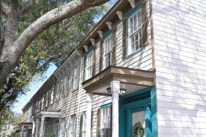 The Maiden Voyage: Themed,Steps to Forsyth,King Bed,Grill,Games,Picnic Basket Hotel, Savannah