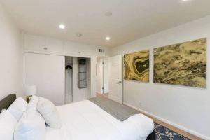 Modern 2/2 Condo, Parking, Washer/Dryer Apartments, Glendale