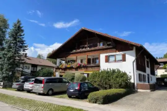 Modern & Cozy Vacation Apartment with Large Terrace and View of the Castle, Schwangau