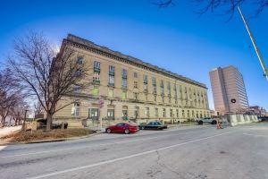 Frontdesk 3 Br Apt by Historic Haymarket Apartments, Lincoln