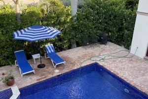 Located in the heart of Old! Enjoy the beach shopping and dining Hotel, Naples