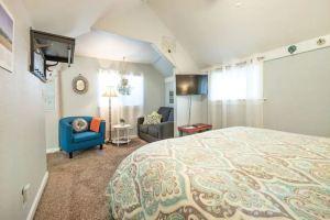 Cozy Solar Cottage on the West Side