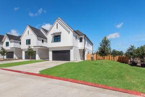 The Living Local Aggie Retreat 4 Bedroom Home, College Station