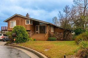 Private Room and Entrance, amazing views, deck space., Redding