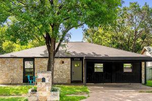Modern 4BR Home + Jacuzzi 10 minutes from downtown Apartments, Austin