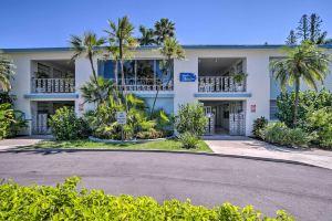 Luxe Escape Walk to Beach and Downtown! Hotel, Naples