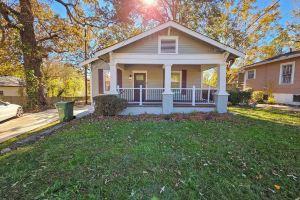 Newly Renovated Charming 3-bedroom house with AC, WiFi in the heart of, Atlanta