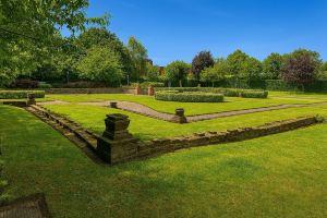 7 Bed Holiday Home+WiFi+free Private Parking.Closest to football Ground+Downtown, Manchester