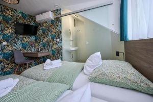 Rooms, Szombathely