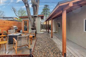 MARVELOUS MIDCENTURY-Hot Tub & 5 Blocks to Town Center Hotel, Paso Robles