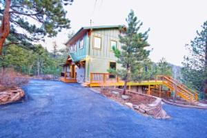 Riverside Retreat - Hot Tub, Fire Pit, Waterfront Hotel, Estes Park