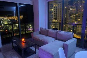 Corner unit Studio Ocean view & wraparound balcony Downtown, Miami