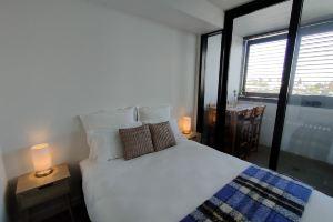 Modern 1 Bedroom Unit, near Beach with City and Harbour views, parking and WiFi