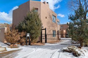 Art Haven - Stylish Southwestern Comfort, Walk to the Plaza Hotel, Santa Fe
