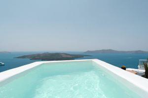 Noni Studios, Fira