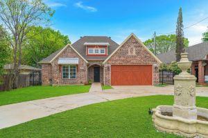 Spacious 4-bedroom house near DFW, Hot Tub, Game Room, Backyard Playset, Irving