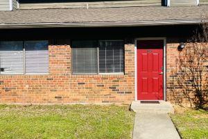 Stylish Townhome 7 mins to AT&T Stadium 1 king bed and 1 Queen Bed free Wifi Apartments, Arlington