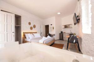 Horizon 4 You Hotel, Psarou