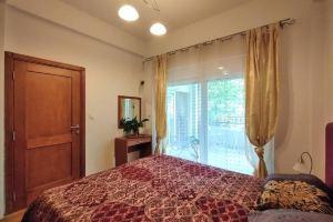 Club House Apartment with Garden and Pool, Budva