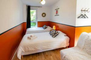 Elegant 2 Bedroom Triplex with Parking, Honfleur
