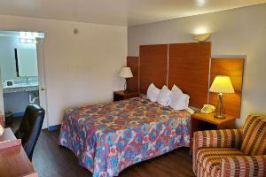 Travelodge by Wyndham West, Albuquerque
