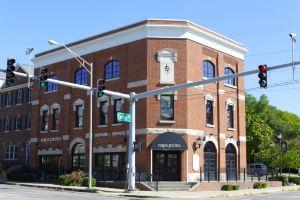 HUGE Penthouse Suite- 3 BR & 2 Bath w/Elevator. Walk to UK-Downtown-Rupp, Lexington