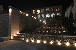 A Royal Luxury Villa in Center with Two Swimming Pools, Sauna and Jacuzzi., Yerevan