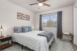 King Bed, Coffee & Tea Bar, 50" SmartTV, EV Charging NEMA 14-50 Outlet Hotel, College Station