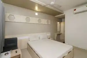 Collection O 85437 Silver Palace Hotel