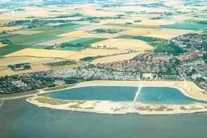 * NEW * 2014 renovated on the sandy beach family lagoon, balcony, free WiFi Hotel, Busum