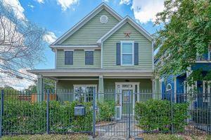 Tranquil Pool and Outdoor Dining - Charming Family Oasis Hotel, Houston