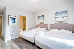 Two Spacious Suites with Private Patios and Full Kitchens - Charming Oasis, Chicago