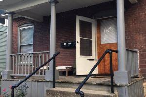 Cozy Downtown Apartment - Steps to UK and Downtown!, Lexington