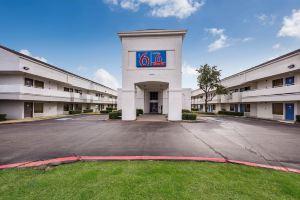 Motel 6, Irving