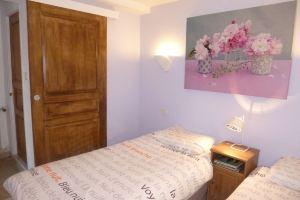 Charming apartment with private pool and secure parking, Nimes