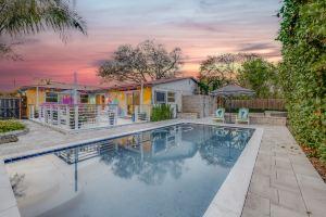 Massive Fenced Backyard with New Pool - Gorgeous Oasis Hotel, Ponte Vedra Beach