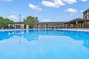 Creekside Duo Near the Landing Hotel, Branson