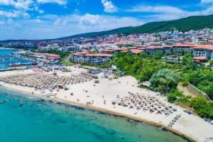 Newly renovated 2-bedroom, 2-bathroom ground-floor apartment in., Sveti Vlas