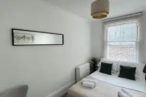 Super Central 3 Bed Property Hotel